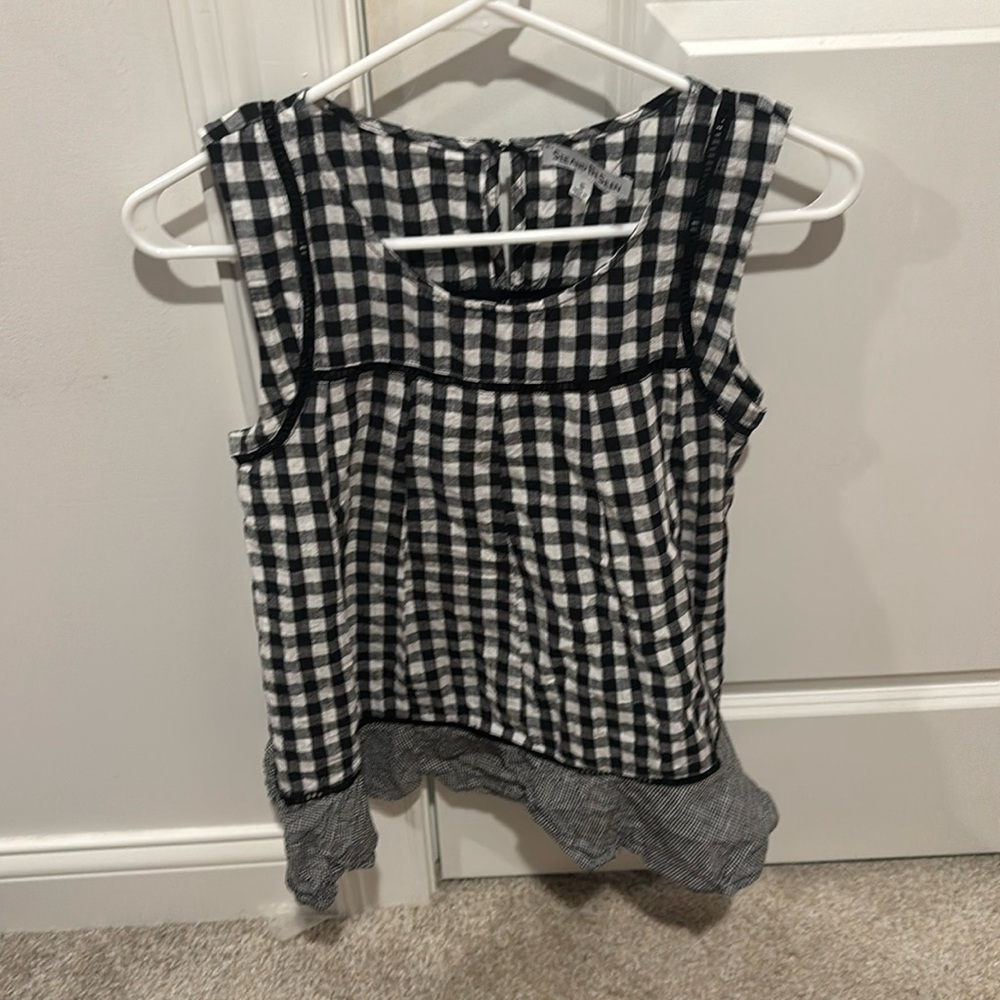 Black and White Small Sleeveless Top